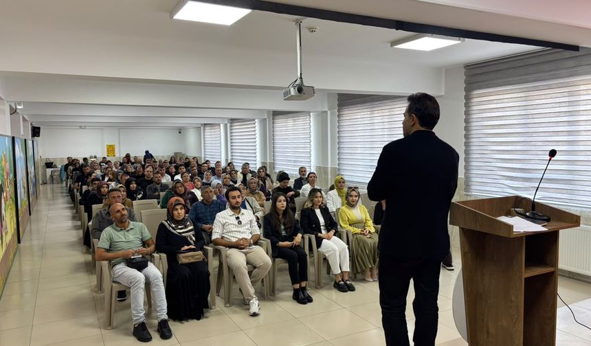 Akademi Eğitim Merkezinden 2027 LGS Velilerine Özel Toplantı: “Başarının Anahtarı, Süreci Doğru Yönetmek!”