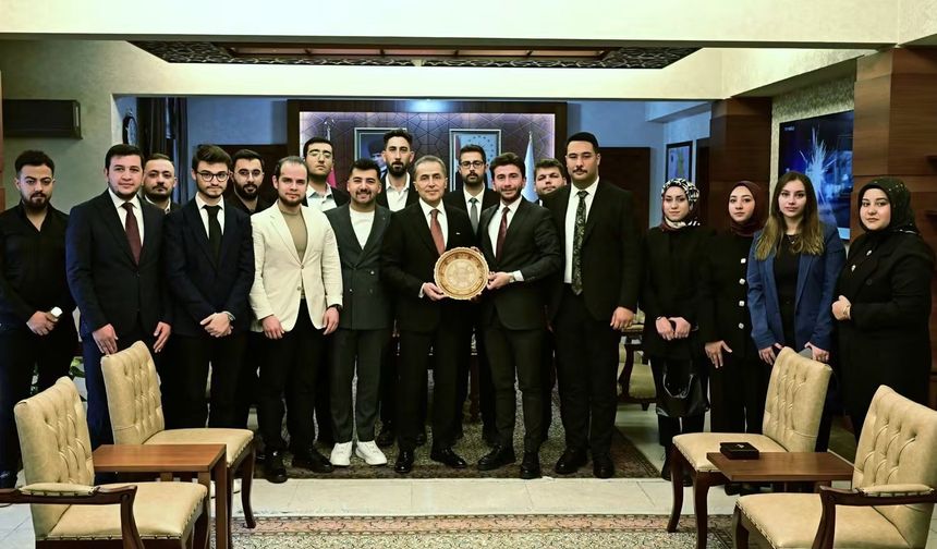 Vali Hüseyin Kök, AK Parti Nevşehir Gençlik Kolları Yönetimini Kabul Etti