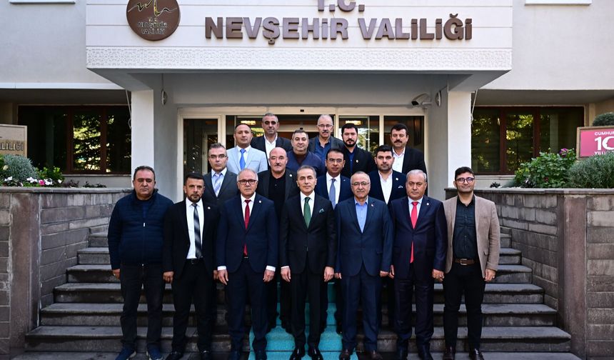 Muhtarlar Derneği Başkanı Hüseyin Altınışık ve Beraberindeki Heyetten Vali Hüseyin Kök’e Ziyaret