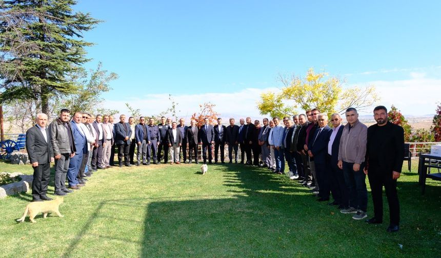 Belediye Başkanı Erkan Çiftci, Muhtarlarla Yemek Programında Bir Araya Geldi