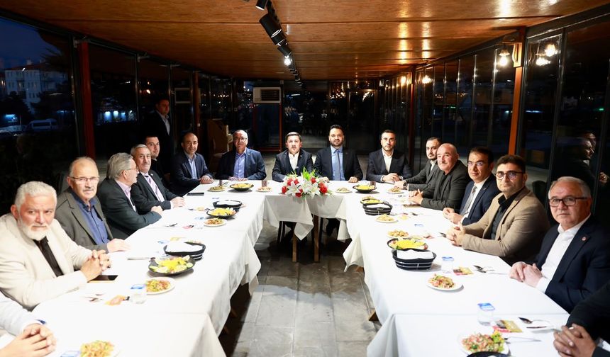 Başkan Rasim Arı, Muhtarlarla NevMekan’da Bir Araya Geldi