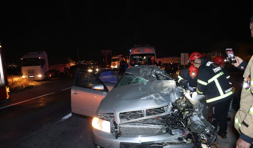Nevşehir’de Feci Kaza: Otomobil Tıra Çarptı, 2 Kişi Hayatını Kaybetti