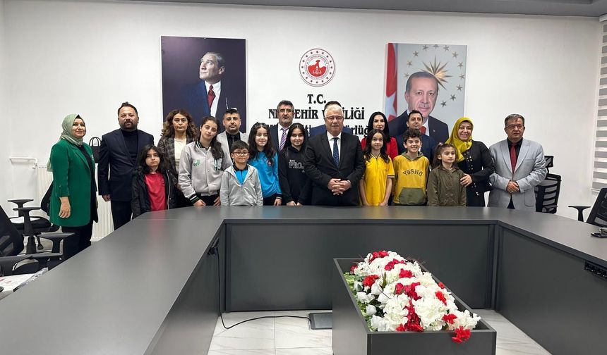 Nevşehir’de Cumhuriyet’in 103. Yılına Özel Yarışmalarda Dereceye Giren Öğrencilere Ödül