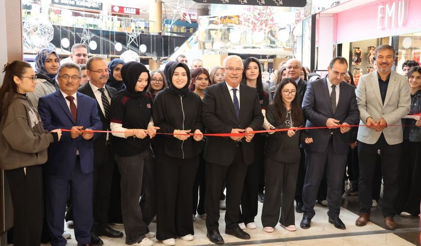 Nevşehir’de 29 Ekim Cumhuriyet Bayramı Resim Sergisi Açıldı