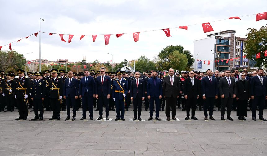 Nevşehir’de 29 Ekim Cumhuriyet Bayramı Çelenk Sunma Töreni Düzenlendi