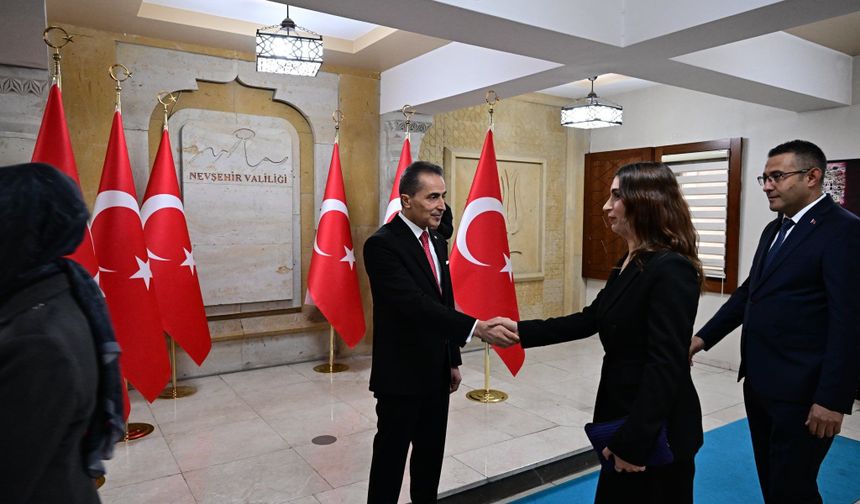 Vali Hüseyin Kök, Cumhuriyet Bayramı Tebrikat Töreni’nde Tebrikleri Kabul Etti