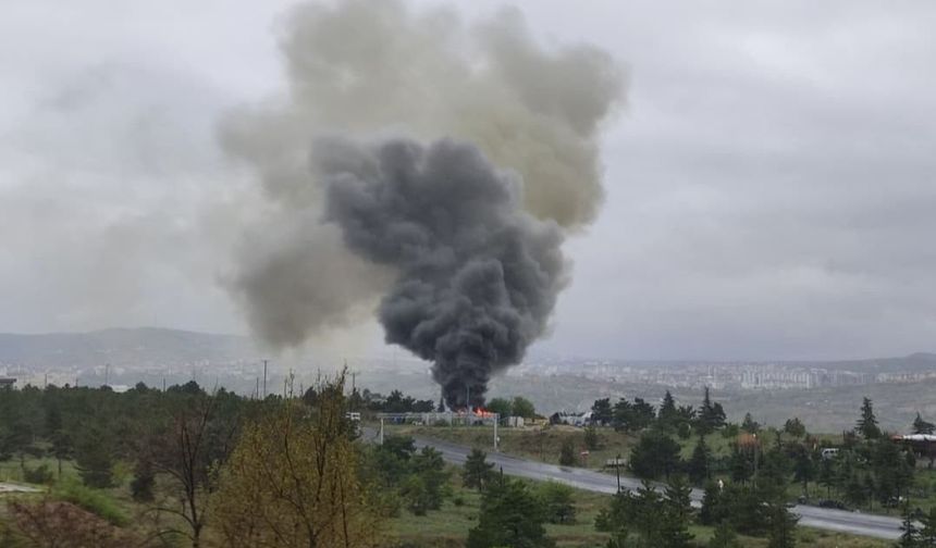 Sulusaray Yolunda Konteyner Yangını