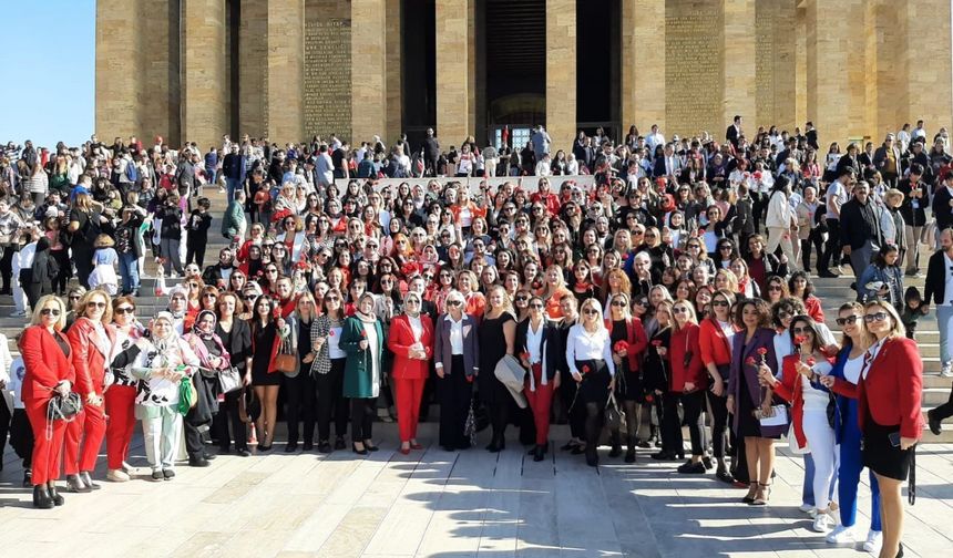 Tes. Nevşehir Kadın Komisyon Başkanı Afet Özçam 100.yılda Cumhuriyetle Başaran Kadınlar Etkinliğine Katıldı