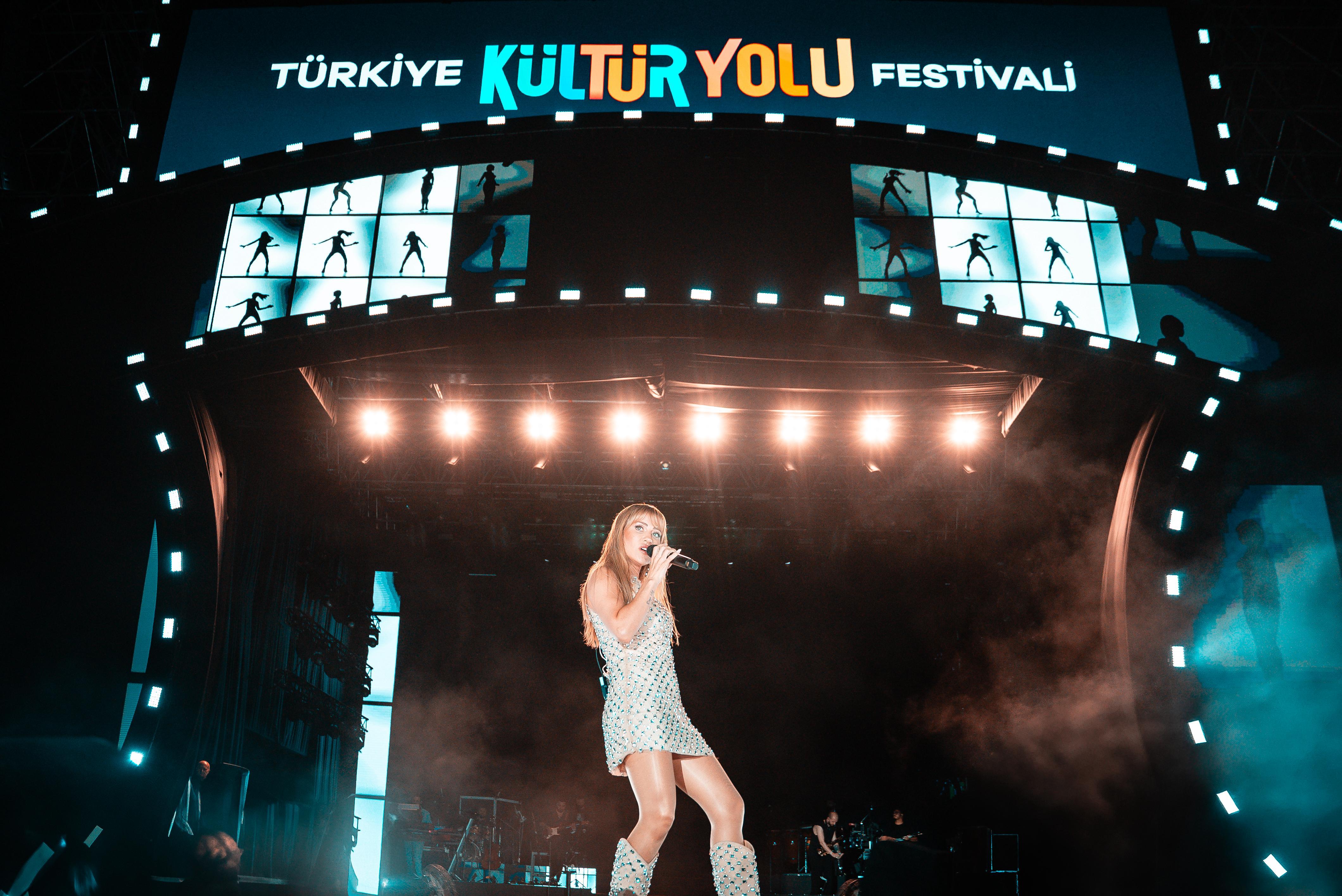 Derya Uluğ (6)