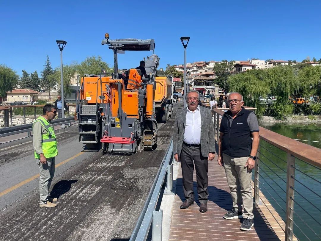 Avanos Taş Köprü Araç Trafiğine Kapatıldı