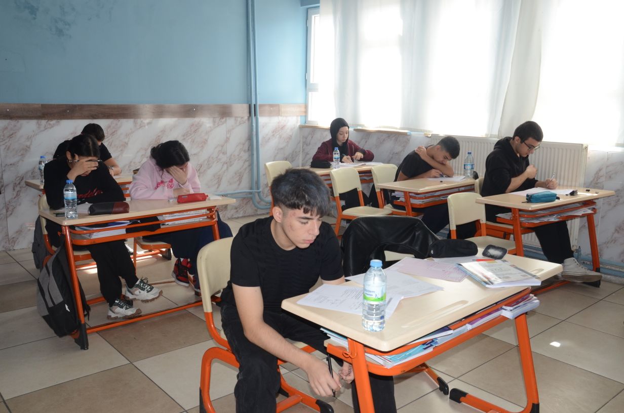 Kardelen Eğitim Kurumlarında Deneme Sınavı Yapıldı 5