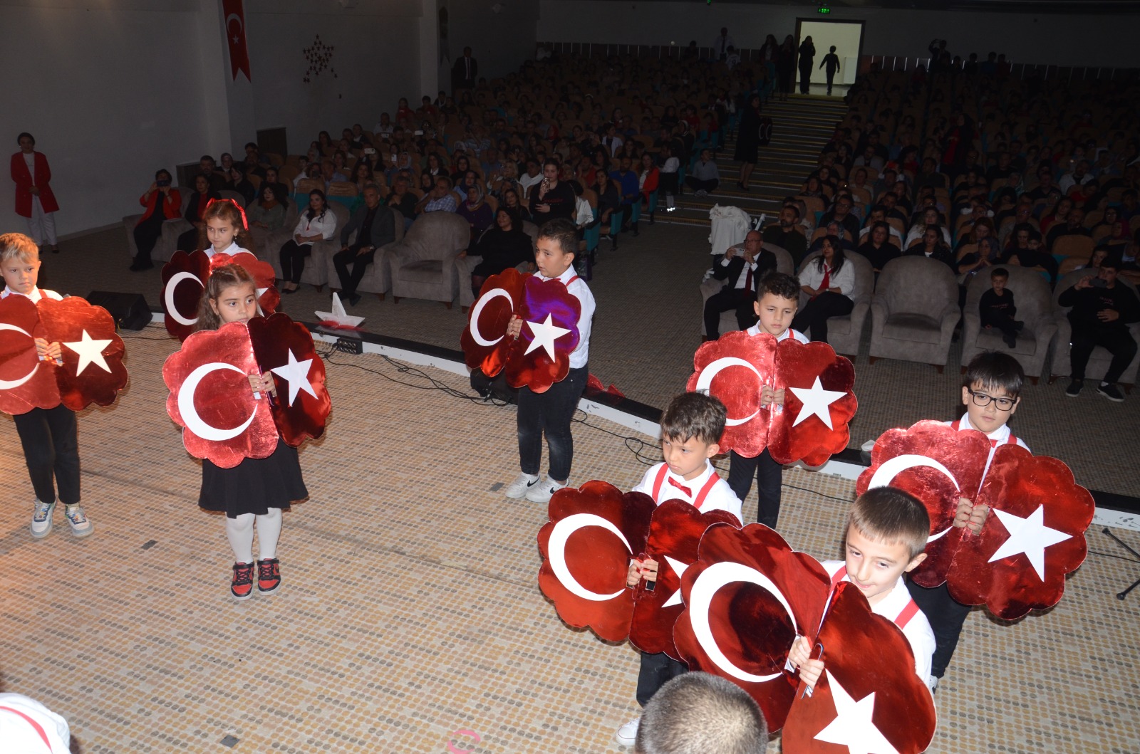 Kardelenli 3. Sınıf Öğrencilerinden Muhteşem Cumhuriyet Bayramı Gösterisi (2)