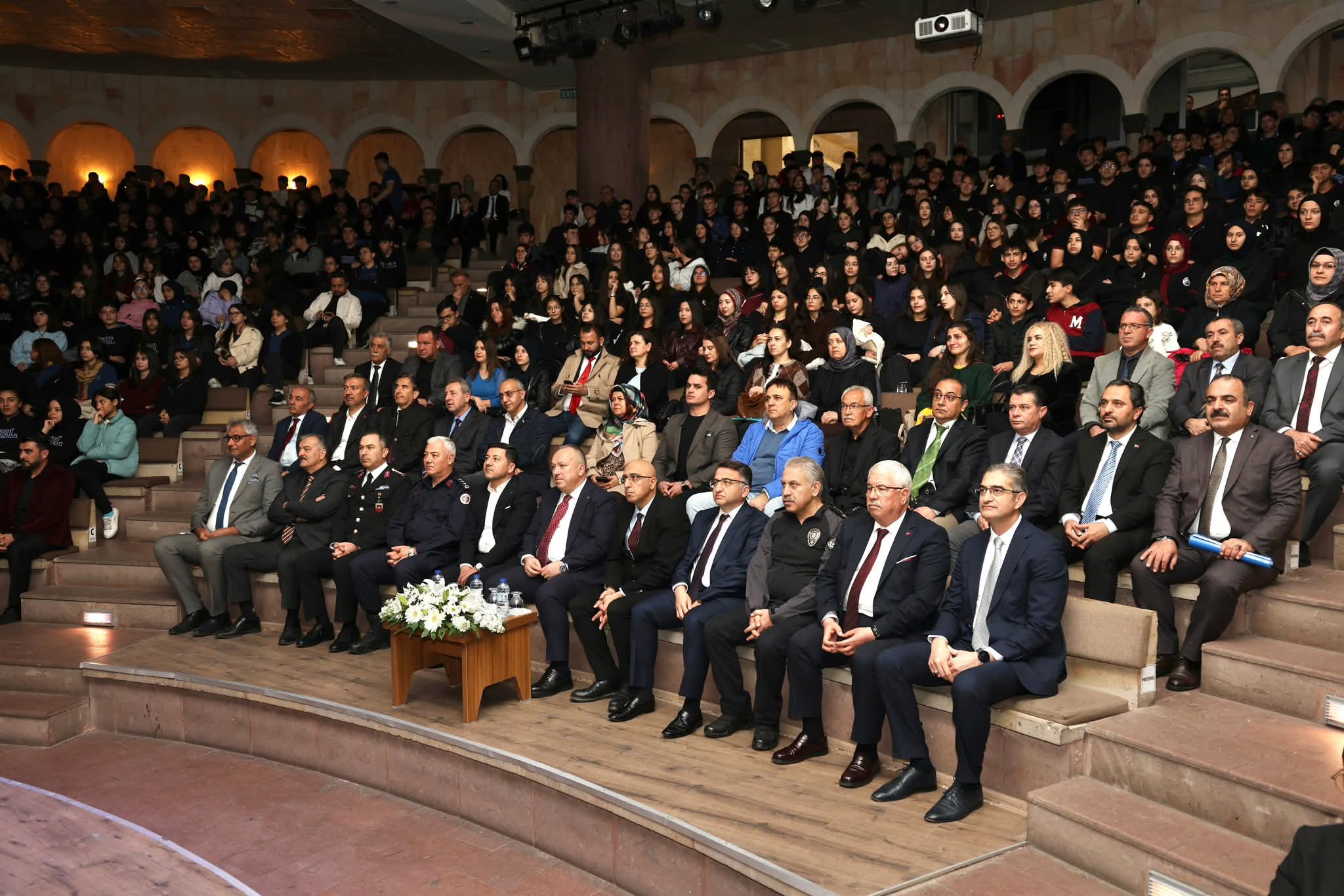 F B I M G 1763988376905