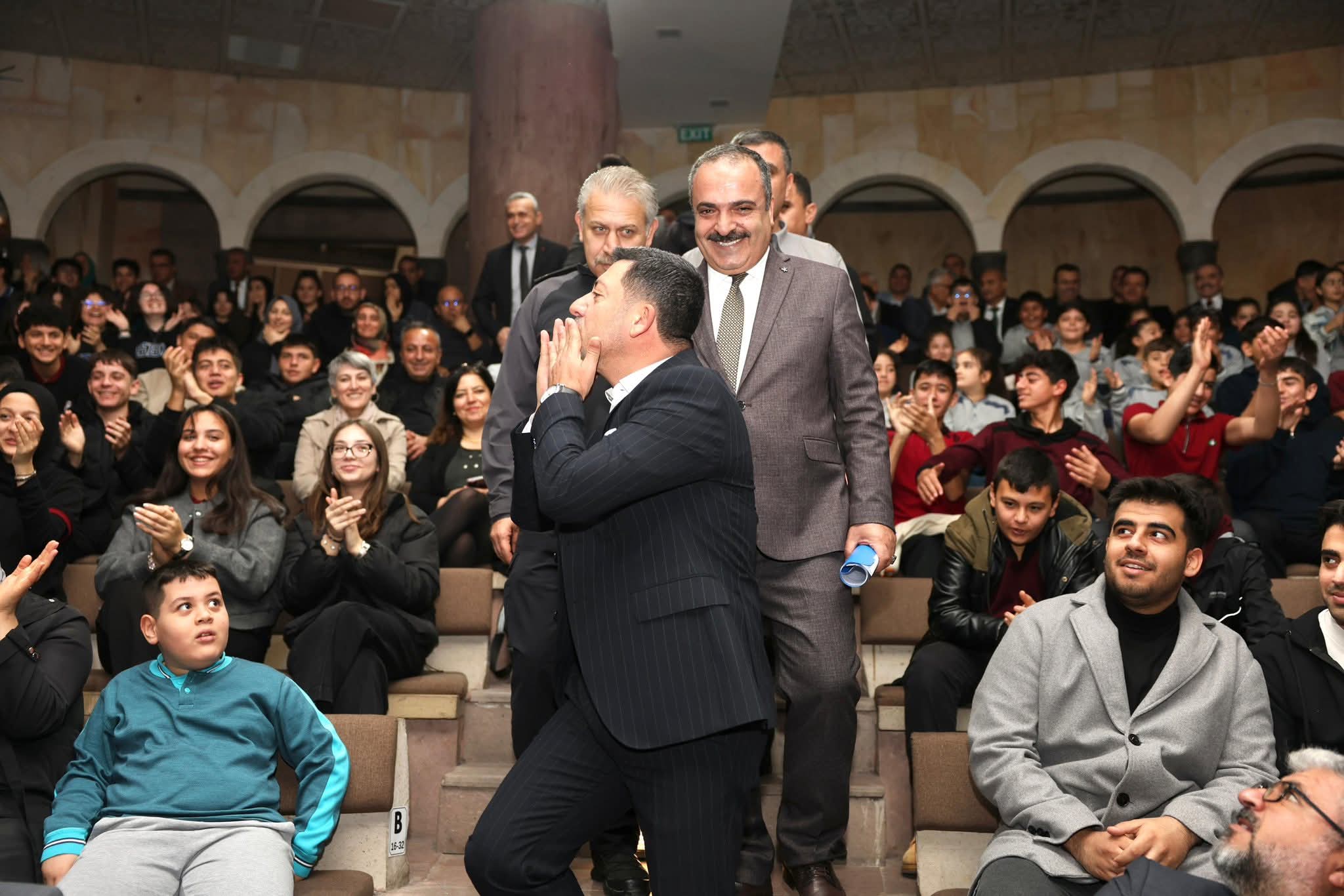 F B I M G 1763988380673