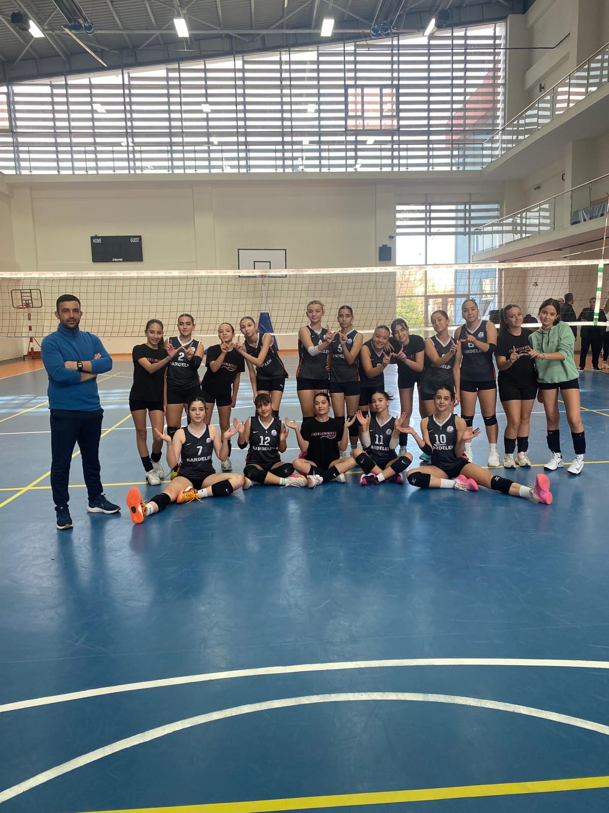 Kardelen Koleji Voleybolda Altınyıldız’ı Farklı Yendi