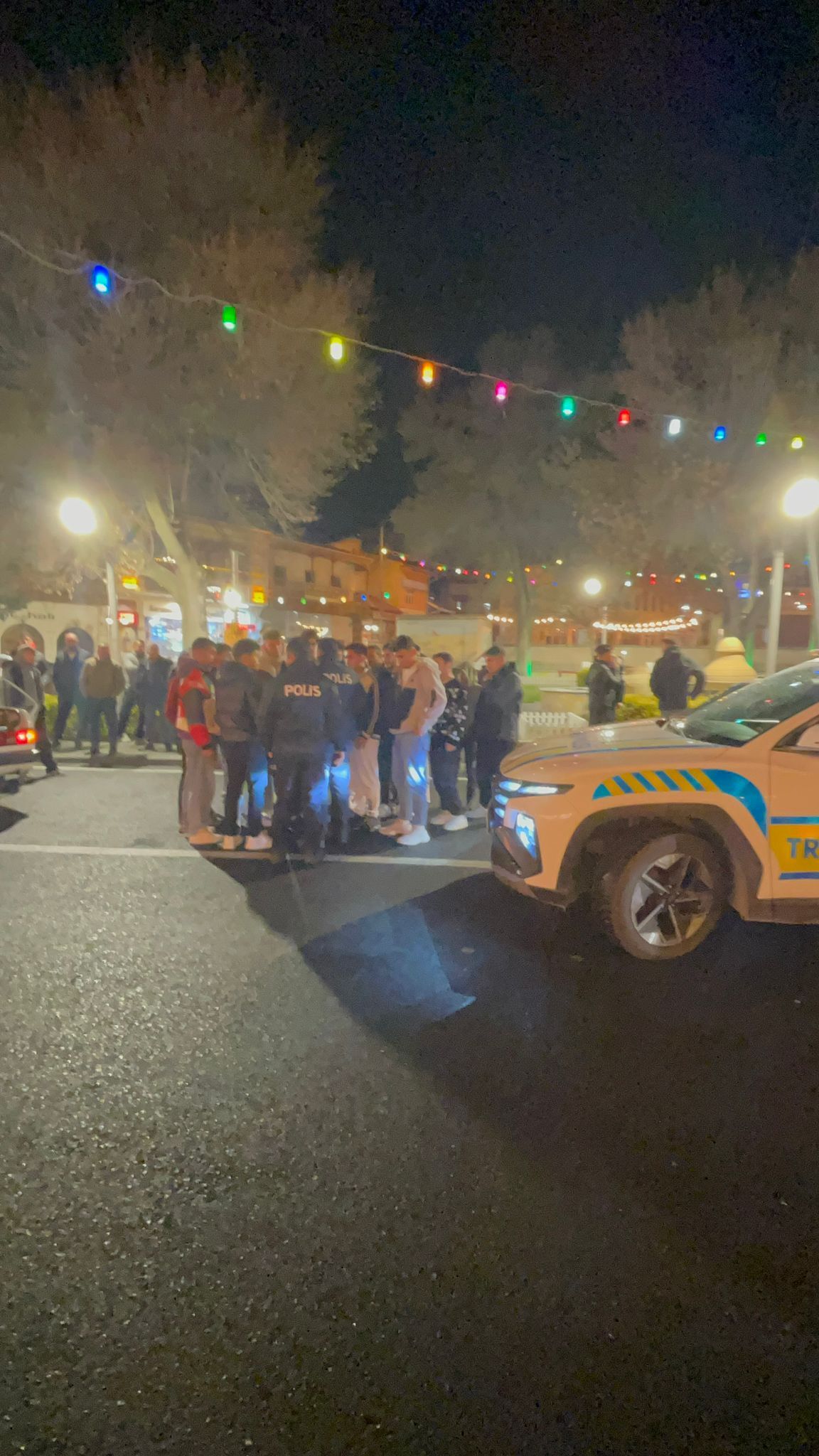 Asker Eğlencesinde Yol Güvenliğini Tehlikeye Düşürenlere Polis Müdahale Etti