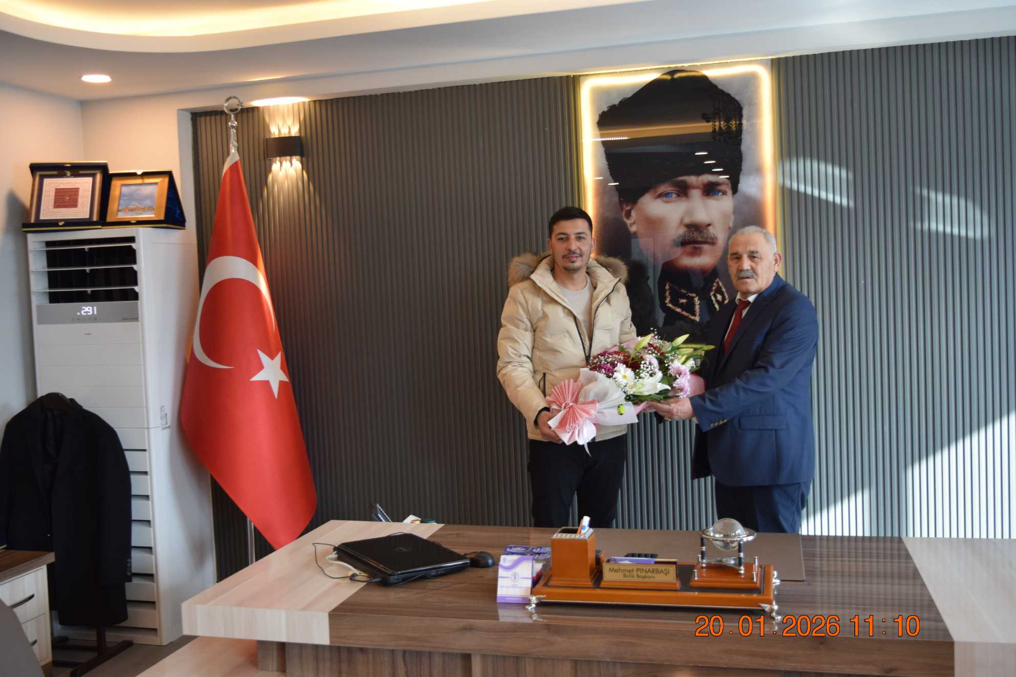 D S C 0136@ 88990289