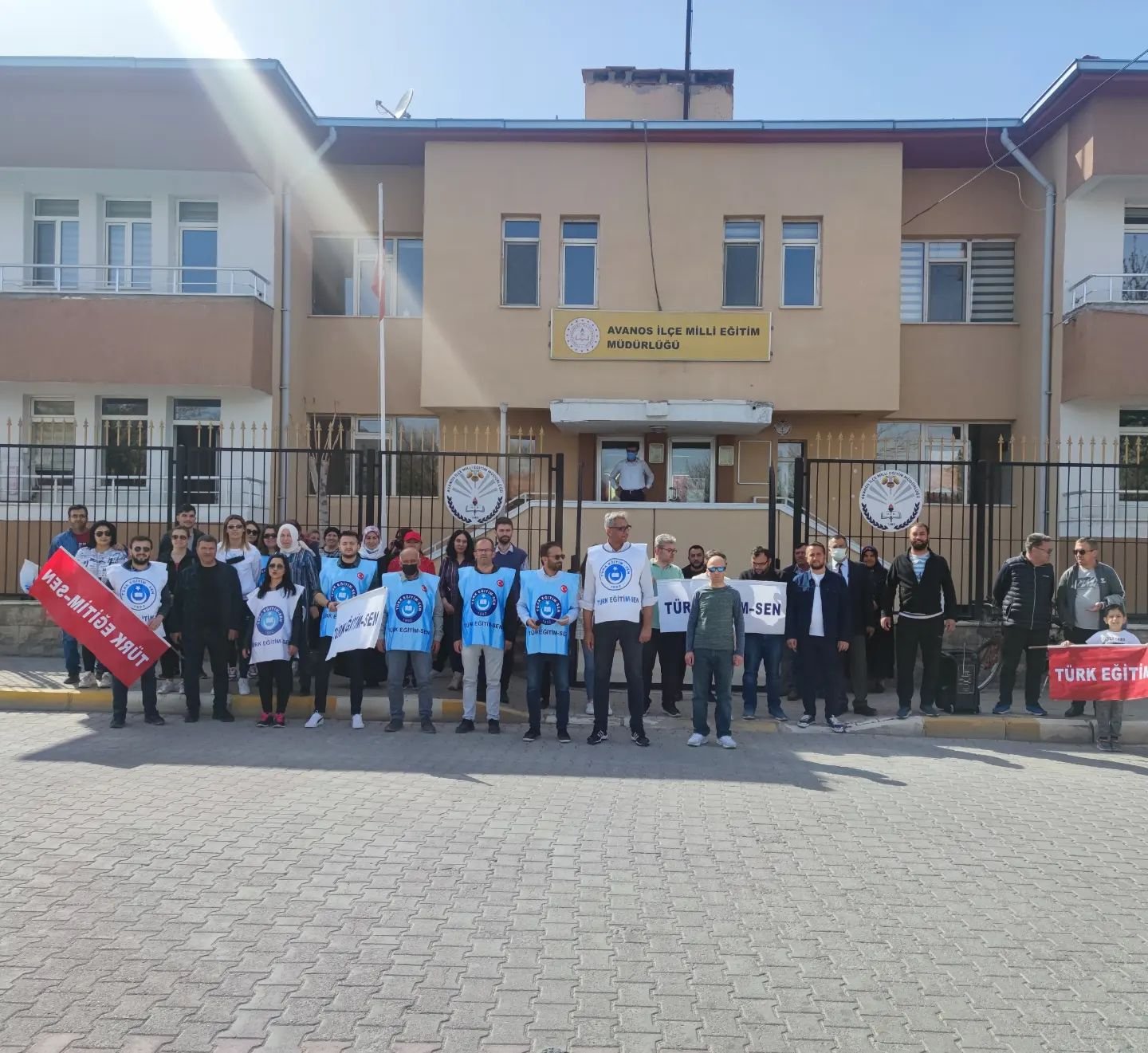 Türk Eğitim Sen; Hangi Kuruma Bina İhtiyacı Duyulursa Akıllarına Okullar Geliyor. Tes; Avanos’ta Okulumuza Dokunmayın Eylemi Gerçekleştirdi